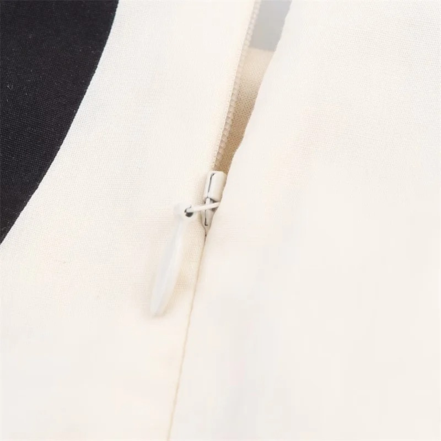 White dress zipper.